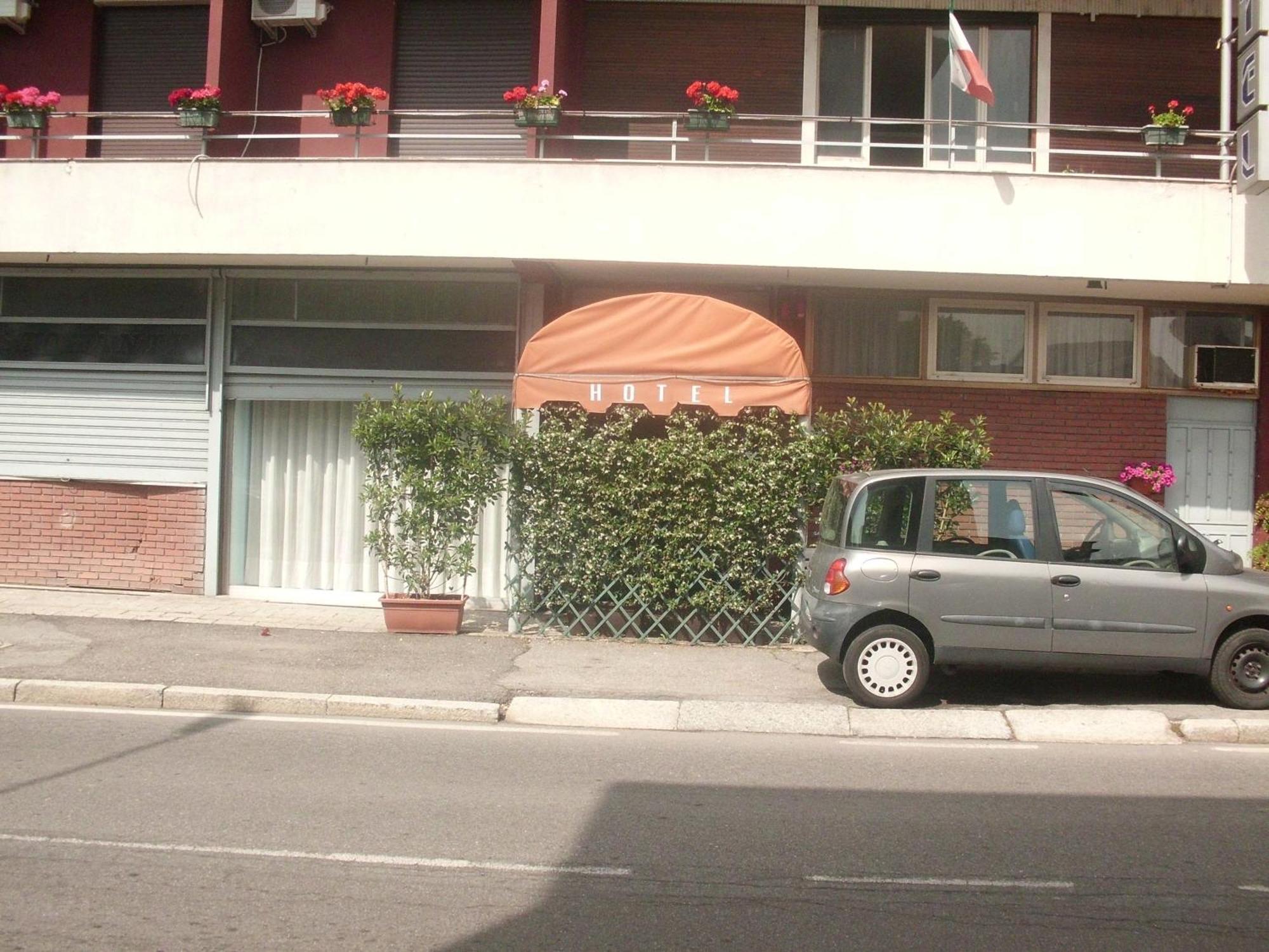 Hotel Lombardia Seveso Exterior photo